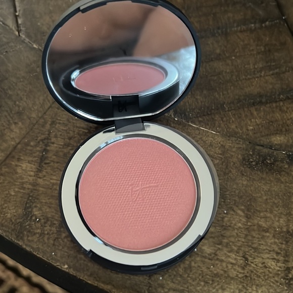 it cosmetics Other - It Cosmetics Bye Bye Pores blush in Sweet Cherks. Brand new in box.